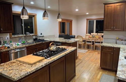 Round Hill Village House | Spacious 5-bedroom house with AC and EV charging in peaceful Zephyr Cove