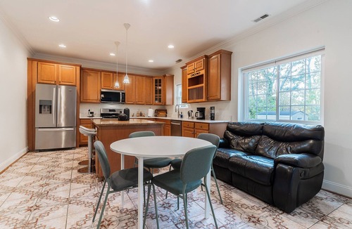 Springfield House | Spacious 5BR Retreat for Families & Groups, 4.5BA, Comfort & Style