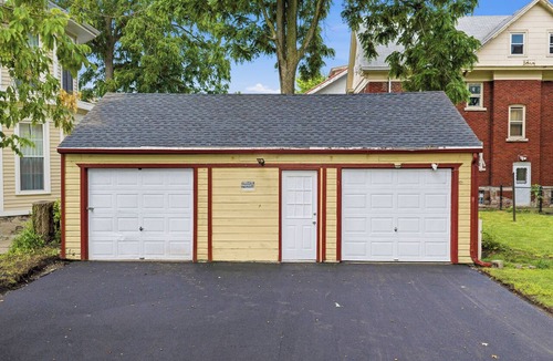 Downtown Niagara Falls House | Spacious 6-bedroom house in peaceful Niagara Falls with AC for 22 people sleep