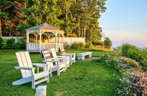 South Haven House | Spacious A-Frame with Lake Michigan Views & Hot Tub-Family Friendly