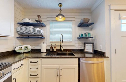 College Station House | Spacious Central Charm - Central College Station Location by Lovely Central Park