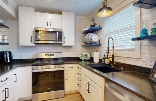 College Station House | Spacious Central Charm - Central College Station Location by Lovely Central Park