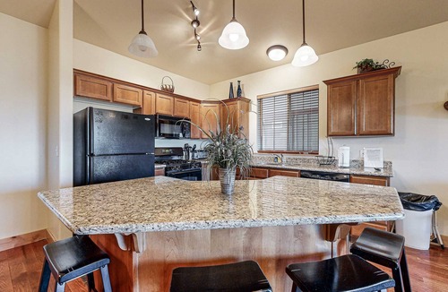 Bear Hollow Village Condo | Spacious condo with community pool & hot tub, mountain views, centrally located