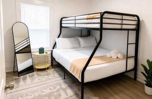 Niagara Falls Apartment | Spacious Modern 2BR Apartment Sleeps 6