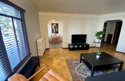 Lower Queen Anne Apartment | Spacious One Bedroom Apartment at the Space Needle!