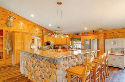Leasburg Cottage | Spacious Ozarks Family Home - Private Pool & Grill