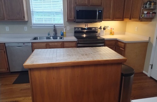Elkton House | Spacious Pet Friendly, 4-bedroom house with AC. 5 minutes from Univ of Delaware