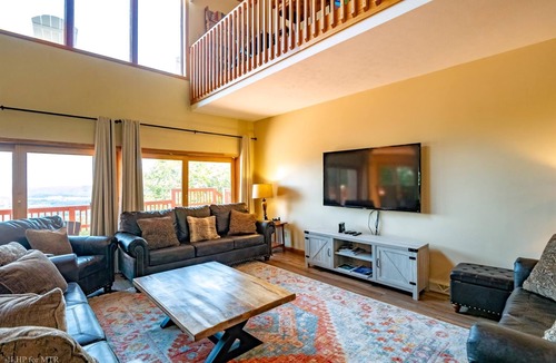 Old Timberline House | Spruce Lodge - 1465 Mountainside Rd Spruce Lodge - Easy Access to Dolly Sods, Lake Access, Pet Friendly, Hot Tub