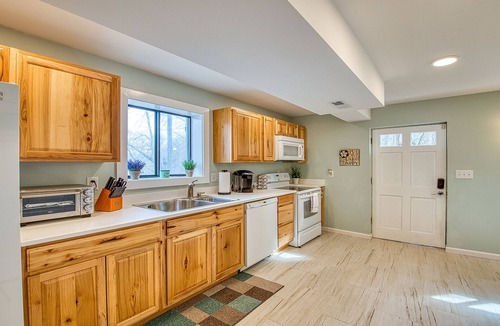 Lake Junaluska Apartment | Starstorm Mountain Apartment Lakeview deck & hiking trail, near many activities.