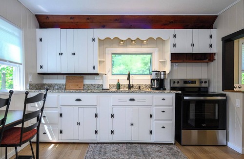 West Hill Lake Cottage | Step back in time with our 2-bedroom cottage in charming New Hartford!