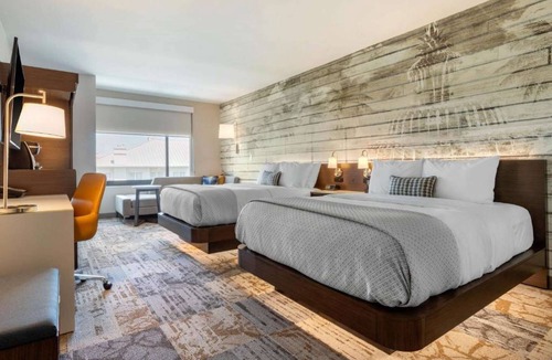 Charleston Hotel | Steps From Historic District | Free Shuttle & Pool