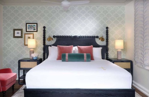 Uptown - Upper Duval Hotel | Steps to Duval St + Free Breakfast, Pool & Spa