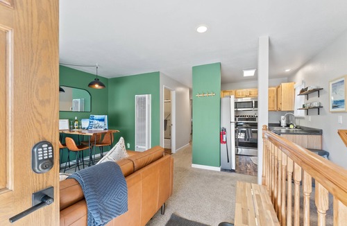 Tahoe Village Condo | Steps to Stagecoach Ski Lift | Mountain Views