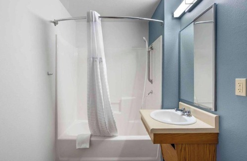 Pelham Hotel | Studio 6 Extended Stay Birmingham Pelham AL
