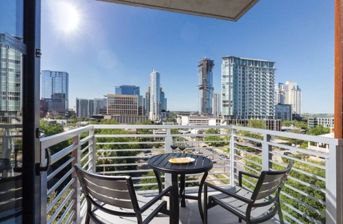 West End Condo | Studio unit/Austin - Full Kitchen, W/D, Rooftop Pool, & More!