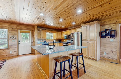 Williamstown Cabin | Stunning mountain cabin w/free WiFi/gameroom/gas fireplace