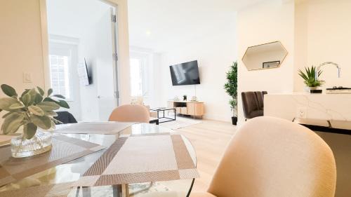 Financial District Apartment | Stylish 3BR Luxury Retreat in the Heart of FiDi