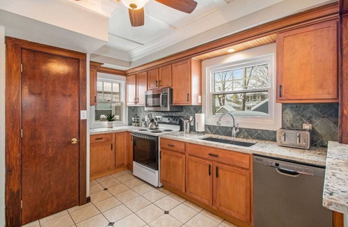 Grand Rapids House | Stylish and comfortable home in downtown Grand Rapids- Gameroom and Huge Backyard