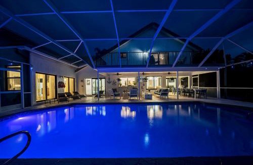 Wellington Villa | Stylish Lake Luxe Equine on waterfront w screened in heated pool Lake Views Hosted By Relaxtay