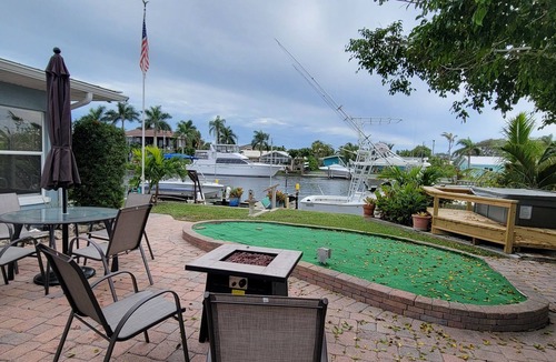 Cocoa Isles House | Summer Retreat-Outdoor Spa-Billiard Room-Putting Green-Canoes & Paddle Boards