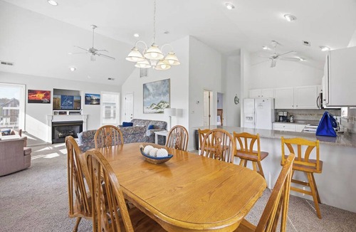 Carolina Dunes House | Sunny Lagoon | Walk to Beach & Sound | Hot Tub and Dog Friendly