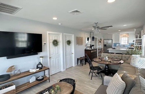 Green Creek Cottage | Sunset Aware Cottage, beach block with water views