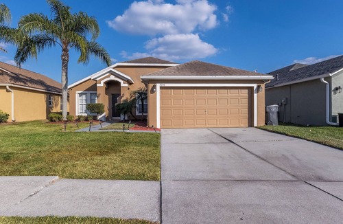 Lakeview Village House | Sunshine Oasis, 4Bed/2Bath W/Private Heated Pool