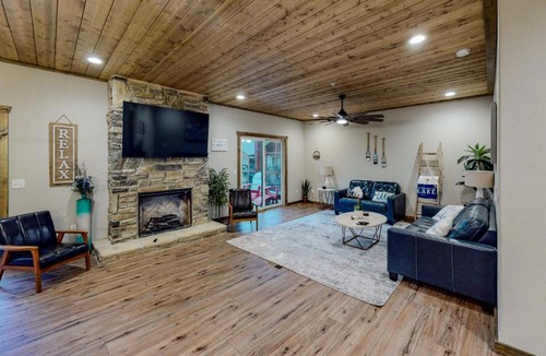 Indian Point House | Table Rock Lake Luxury Resort Lodge - Boat Slip