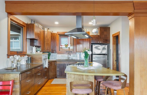 Lower Queen Anne House | Tatalias House