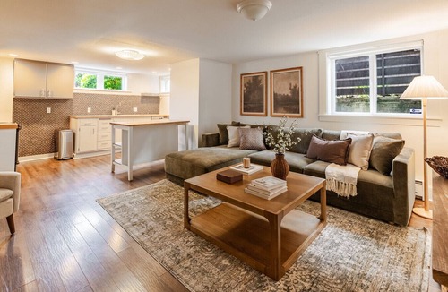 Montlake House | The Arbor Estate | 7BR · Fire Pit + Yard