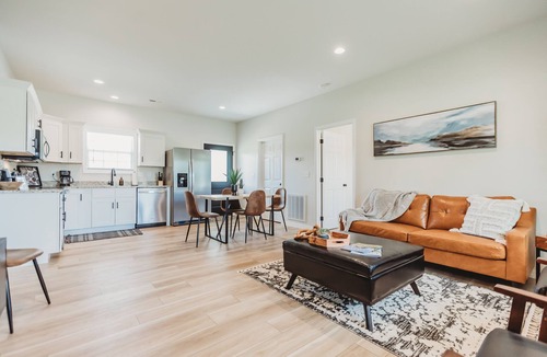 Marion House | The Best of Lake Egypt Lake Access + Dock