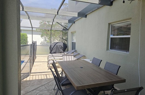 West Haven House | 'The Magic Castle" spacious home sleeps up to 14. 9 miles to disney