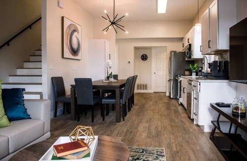 Midvale House | The Olive Den - Spacious New Remodel - Big Groups.