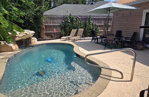 Mobile House | The University of South Alabama Poolside Getaway🇺🇲Veteran Own ⚓️