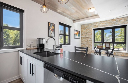 Saugatuck Condo | The Urban Coastal : Downtown Saugatuck - Cozy Condo with Lakeside Views