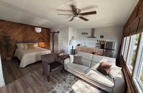 Lutz Cottage | The White Door Studio.