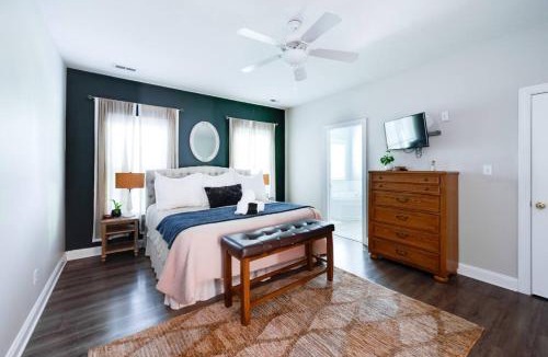 Lynchburg House | The Wyndsong - Cozy Patio, Fire Pit and Work Space!