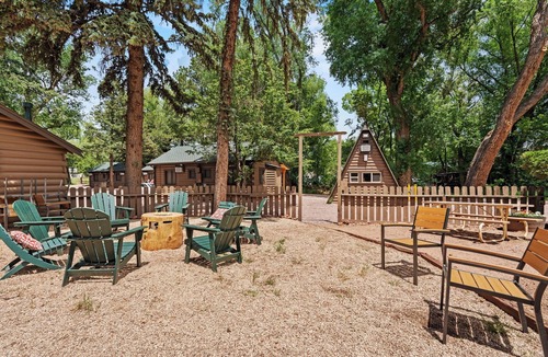 Colorado Springs Cabin | Timber Lodge Cabin 6