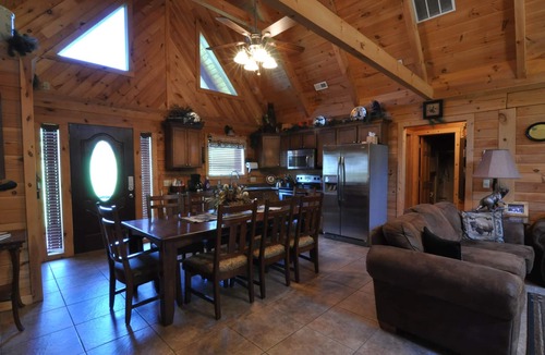 Ridgedale Cabin | Timber Mountain Lodge, Private Hot Tub .1 Mi to Thunder Ridge; 10 min Branson