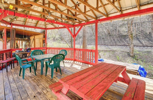 Wilcoe Apartment | 'Timeless' Gary Studio, ATV Trails On-Site!