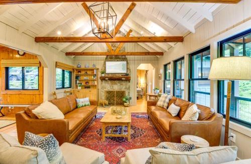 Mirror Lake House | Tranquil Highlands Cottage w/Fire Pit & Stream!