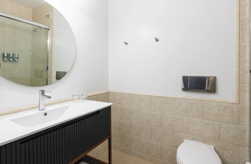 Truckee Hotel | Two Queen Room, Gravity Haus, Hot Tub, Near Palisades Tahoe