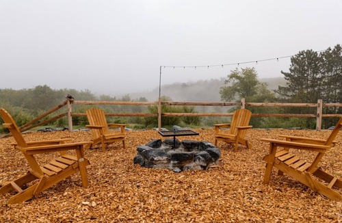 Waterfall House | Unique Covered Wagon Tiny Home | Beautiful Sunrises - Fire Pit - Grill - Stargazing - Glamping