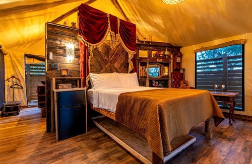 Crescent Cabin | Unique Marshfront Treehouse Stay with Heated Soaking Tub & Adventure-Inspired Escape in Townsend, Georgia