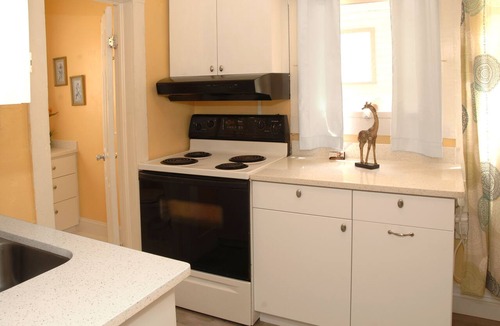Downtown Historic District Apartment | Updated Adorable Downtown Small Apartment. Just Park & Walk Everywhere in Town!