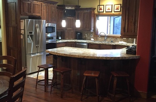 Mammoth Creek Cabin | Upscale 4 Bedroom Mountain Home With Amazing Views Between Zion and Bryce Canyon