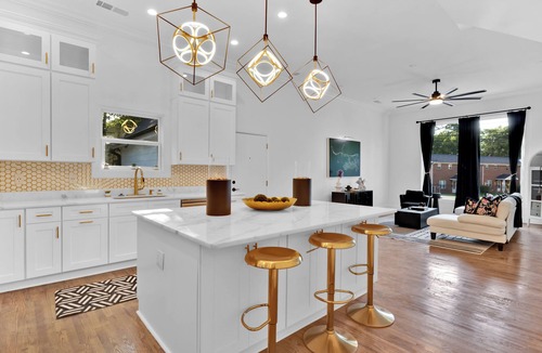 College Park House | Upscaled 5-bdrm house used for content creation, game night, celebrations & fun