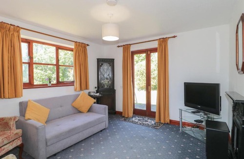 Dursley House | Walk Close