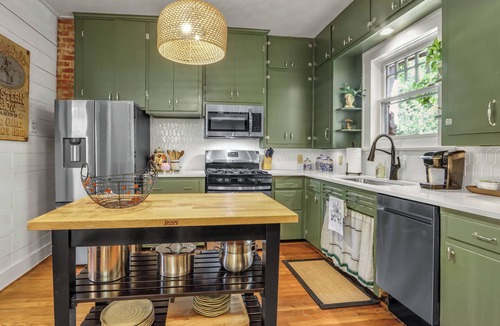 Boerne House | WALK EVERYWHERE, steps to Historic Downtown Boerne, 1920's cottage sleeps 4!