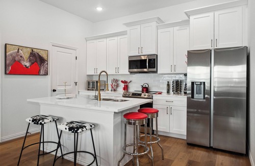 Arlington House | Walk to the Arlington stadiums from this Luxurious Condo w/Premium Amenities! Rooftop Retreat w views of stadiums, private garage, gourmet kitchen & gated entry. Book Now to stay at the New Ruby Lux Skyline Retreat in the Heart of the Arlington!